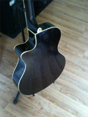 Yamaha – APX50011﻿ back